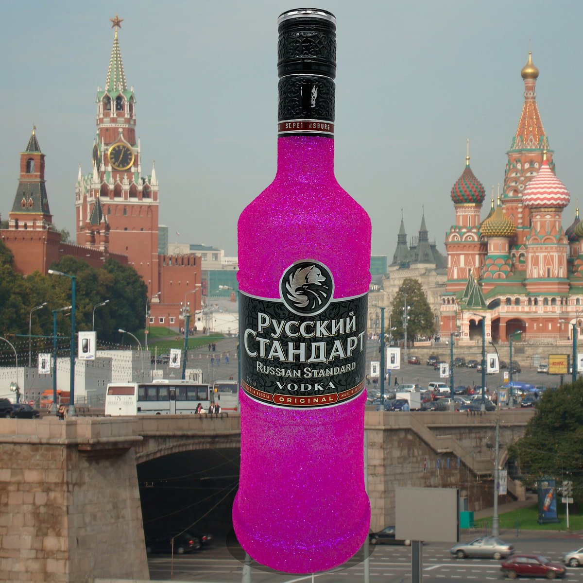 Glitzerwerft Moskau Ist So Grau Um Diese Jahreszeit Wir Pappen Es Auf Extreme Pink Glitzer Auf Russian Standard Wodka Russian Russianstandard Moskau Moscow Extreme Pink Roterplatz Glitzer Gin Champagner