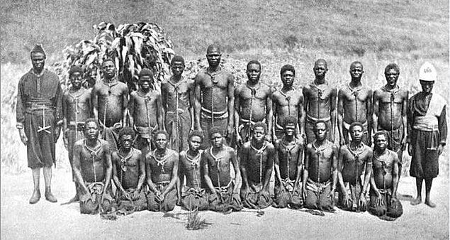 ORHANOSMANOGLU's tweet photo. KRAL LEOPOLD KONGO NÜFUSU 20 MİLYONDAN 9 MİLYONA DÜŞÜRDÜ KAUÇUK UĞRUNA
1800’lerin sonlarına doğru otomobil ve bisiklet endüstrilerinin lastik yapımında kullandığı kauçuğa büyük ihtiyaç duyuluyordu.Leopold’un yardım etme bahanesiyle ele geçirdiği Kongo da dünyanın bir numaralı..+ https://t.co/Fd9JYR6cfS