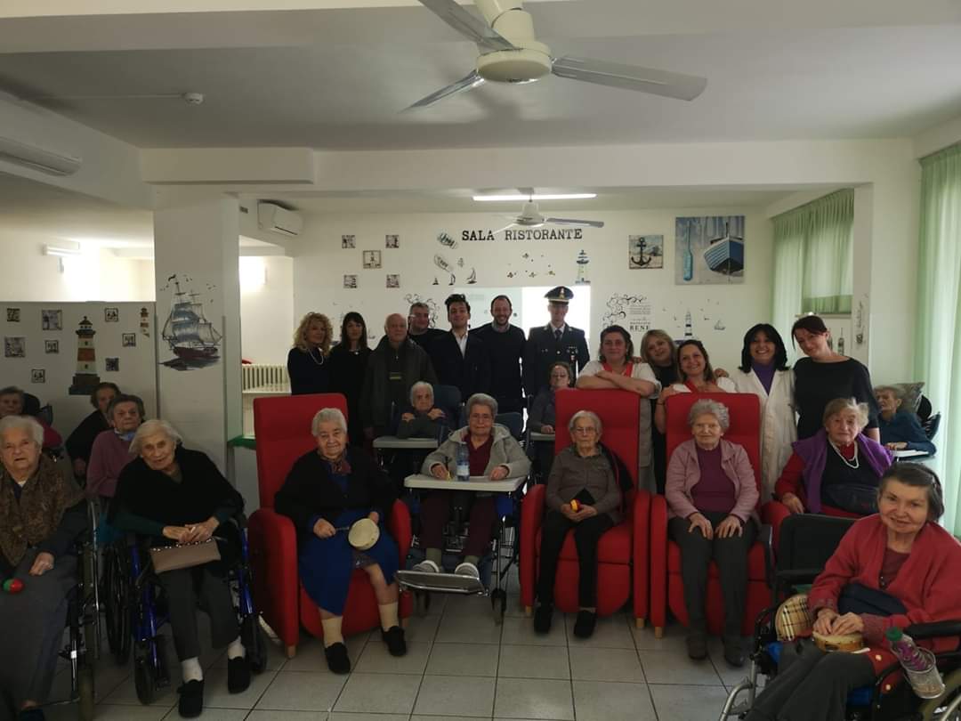 ProLMombaroccio's tweet photo. 📍 Una bella mattinata all'insegna del #sociale quella di sabato 11 gennaio 2020! 

🎁 In collaborazione con l'Amministrazione Comunale di Mombaroccio e la Guardia di Finanza siamo stati presso la Residenza Protetta "Beato Sante" di #Mombaroccio per condividere un momento https://t.co/ex5U4Ye95C