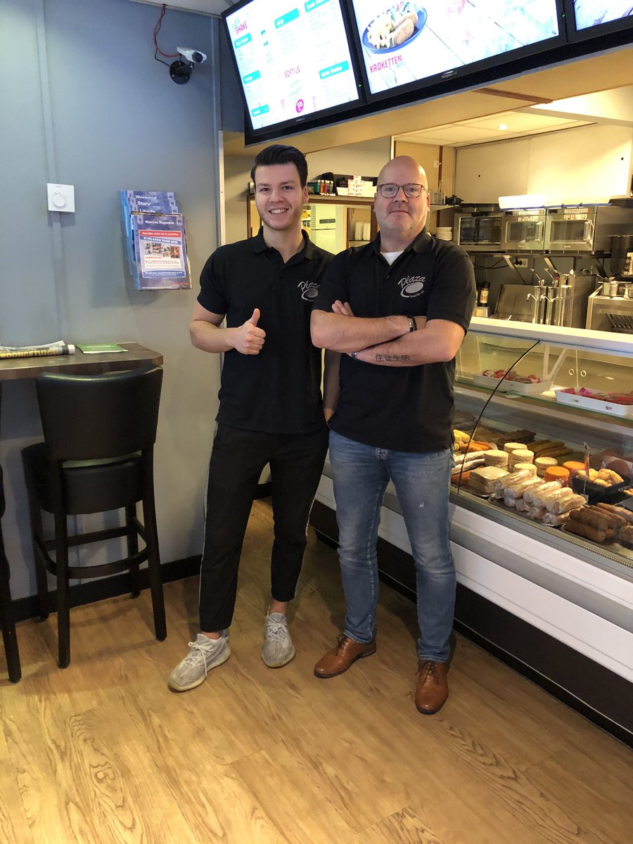 BREAKING NEWS!! 

Beste mensen, na 31 jaar met heel veel plezier op het Sluisplein in de PLAZA te hebben gewerkt, is het tijd voor de volgende generatie. Vanaf 1 januari zal onze zoon Laszlo de dagelijkse leiding op zich nemen en doen Colinda en Ron een stapje terug.
