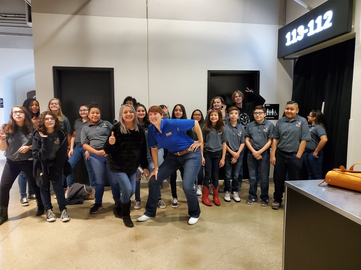 RJohn411's tweet photo. Pease choir at the Rampage game!! @PeaseMSChoir #peasepride #peaselegends https://t.co/dRBHE4qqGZ