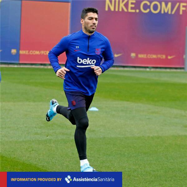Vicecaptainyah1's tweet photo. برشلونة يعلن غياب لويس سواريز ٤ اشهر بسبب الاصابة 🔵🔴 https://t.co/iNjaOuJbL6