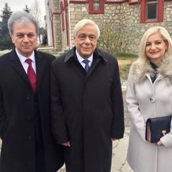 amanatidis_g's tweet photo. Επίτιμος Δημότης Βελβεντού ανακηρύχθηκε ο Πρόεδρος της Δημοκρατίας, Προκόπης Παυλόπουλος. Με μεγάλη χαρά υποδεχθήκαμε τον Πρόεδρο της Δημοκρατίας κ. Προκόπη Παυλόπουλο στην ιδιαίτερη πατρίδα μου τη Μεσιανή Κοζάνης, η επίσκεψη αυτή αποτελεί ύψιστη τιμή για τον τόπο μου. https://t.co/gEgQIELHBN