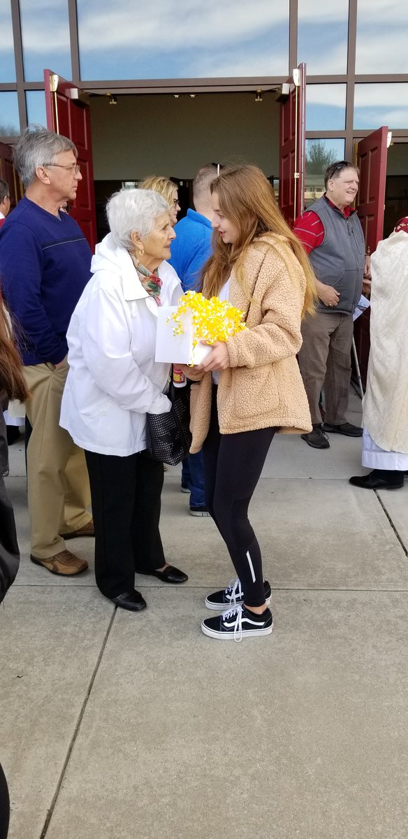 OLMA_NJ's tweet photo. Spreading a little sunshine after Mass at incarnation Parish. #CompassionQuest #OLMACares https://t.co/DqPfuhXig4