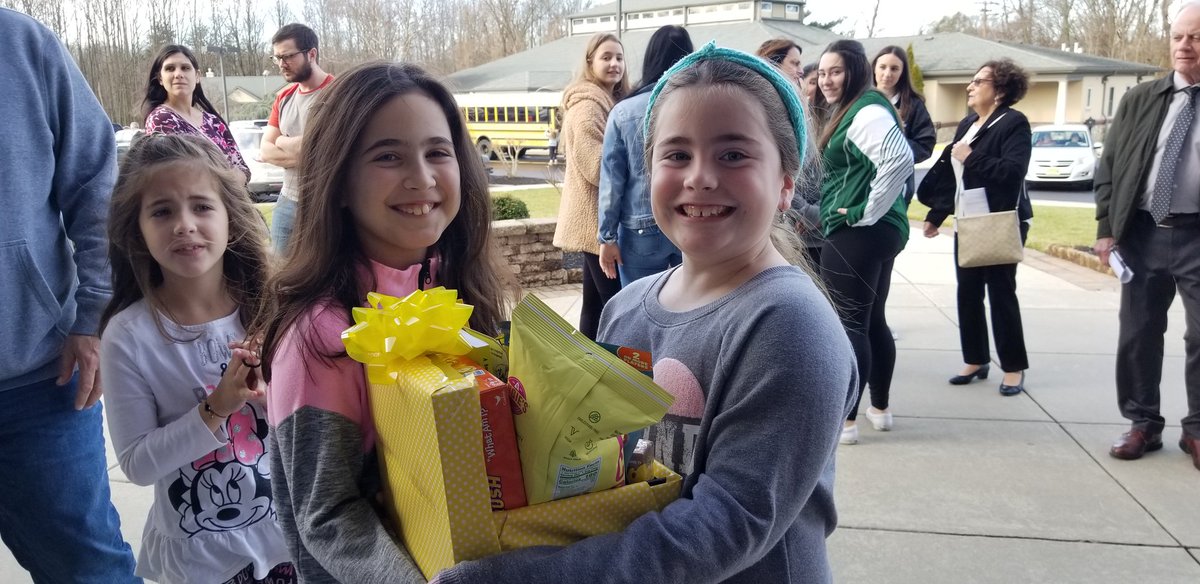OLMA_NJ's tweet photo. Spreading a little sunshine after Mass at incarnation Parish. #CompassionQuest #OLMACares https://t.co/DqPfuhXig4