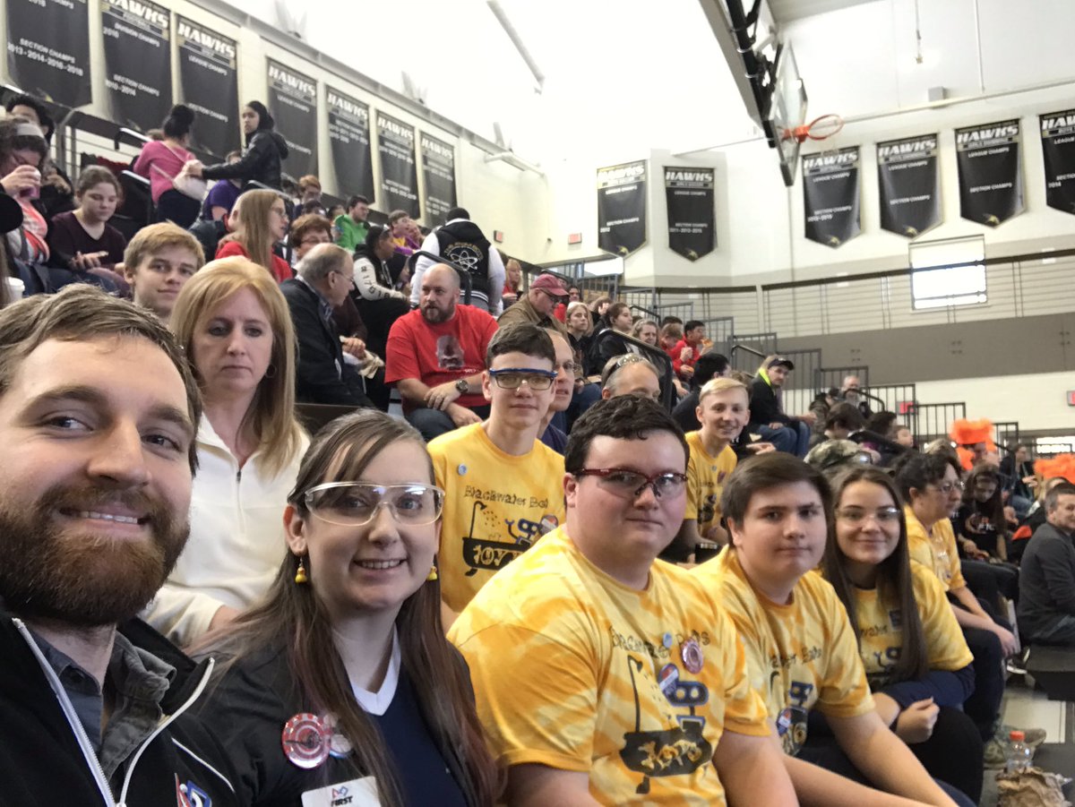aldenrobotics's tweet photo. Waiting for opening ceremony!!#FIRSTbuffalove @BFF_Robotics @BuellnBots @hs_alden https://t.co/6x6q4AoYBY