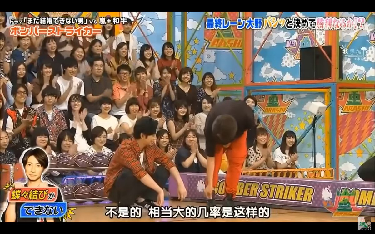 T101archive's tweet photo. [Vintage VSA] Aiba confessed that he can't seem to tie the bow knot properly, his bow always looks crooked. Jun kindly demonstrates to him how to do it right. "I don't think Fuji TV has ever aired 'How to tie a bow knot' during their 7pm slots!" observes Sho. https://t.co/C3Q4Xug8v6