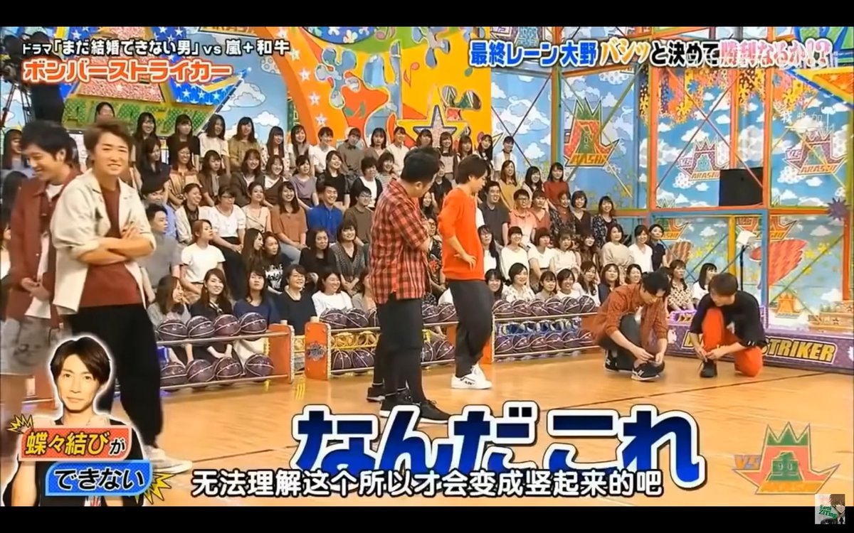 T101archive's tweet photo. [Vintage VSA] Aiba confessed that he can't seem to tie the bow knot properly, his bow always looks crooked. Jun kindly demonstrates to him how to do it right. "I don't think Fuji TV has ever aired 'How to tie a bow knot' during their 7pm slots!" observes Sho. https://t.co/C3Q4Xug8v6