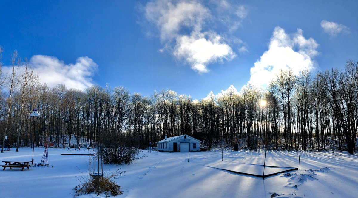 H_Morrison11's tweet photo. Thank you to @9and10News for telling the #WinterStorm to not Winter here. #GoWeather ☀️❄️ https://t.co/lKYzMCz4sr