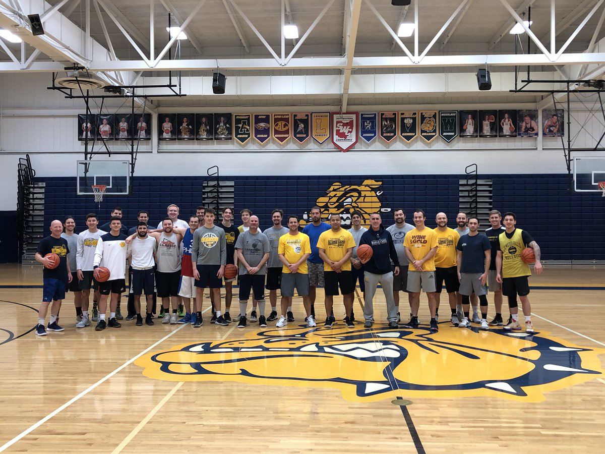 flyer93KC's tweet photo. Great seeing all the Alumni &amp; their families yesterday! One of my favorite days as a coach &amp; after doing this for 20+ years it gets better each time!!!! https://t.co/P6cBQ3M4wc