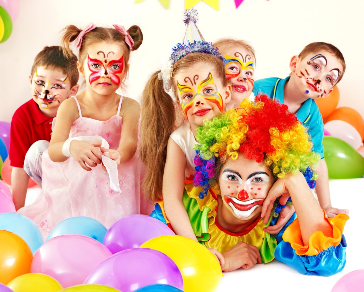KazzamPC's tweet photo. What's better than a #facepainter? What's better than a clown? A face painting clown! Book yours today: https://t.co/2gfSLDLLnf #Kazzam #KazzambyPartyCity https://t.co/Akj1hpypSN