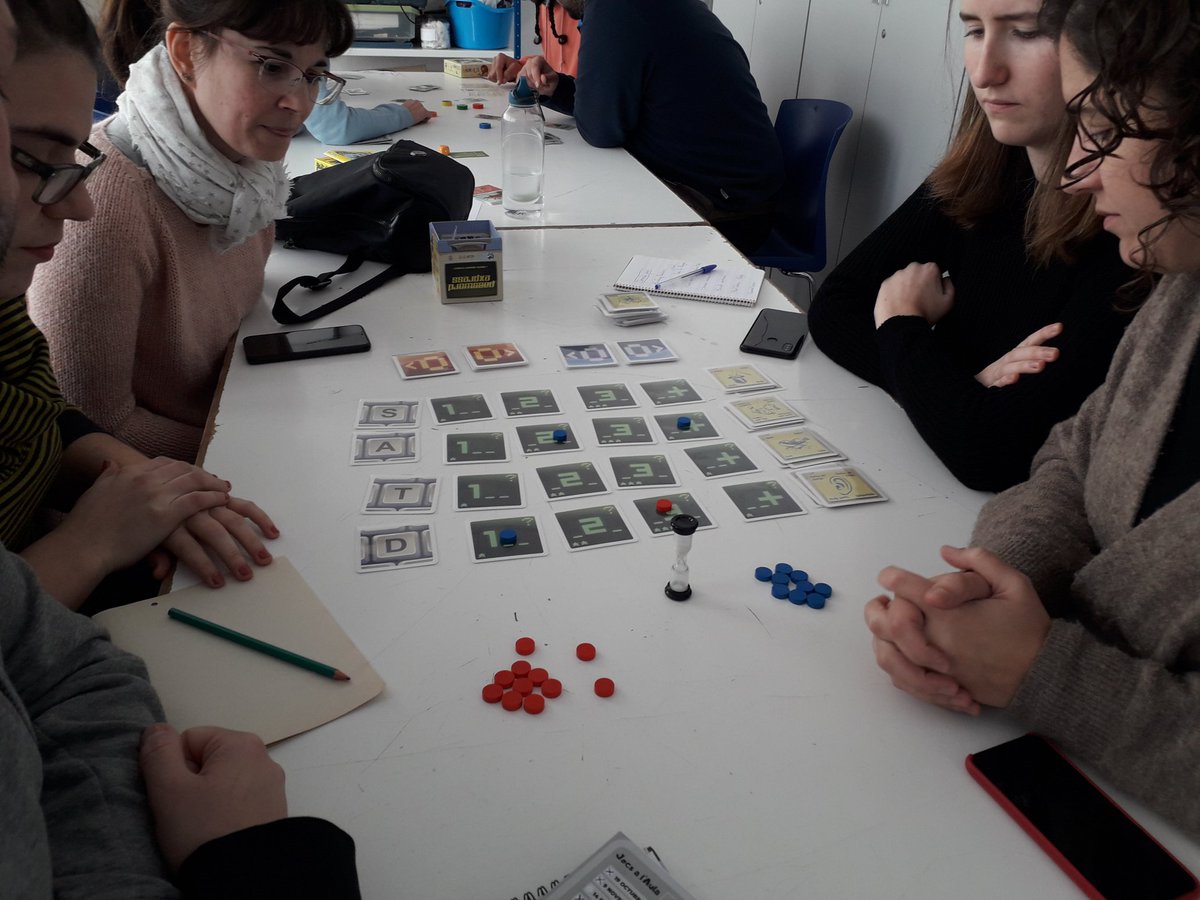 laboratorijocs's tweet photo. A la sessió de gener de #jocsalaula hem jugat a... #PasswordExpress de @BrainPicnicNews i @Loopingames #ABJ https://t.co/vKjJRFDMA8