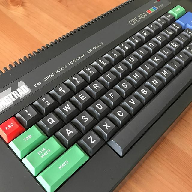 NoelsRetroLab's tweet photo. Freshly restored. Still my favorite keyboard color. One of these days I need to get custom key caps for my mechanical keyboard with this same color scheme 😃
#amstrad #amstradcpc #amstradcpc464 #keyboard #computerkeyboard #computerrestorations #retroc… https://t.co/D6Dm19rZR3 https://t.co/dAqdUNCfoC