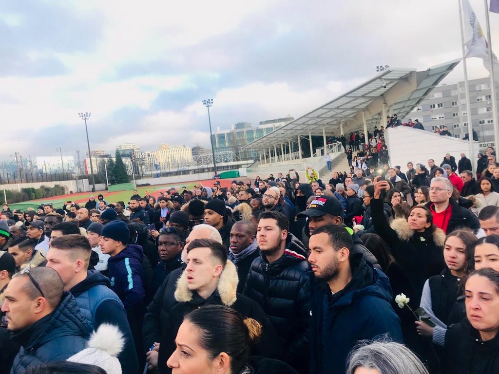 ElsaFaucillon's tweet photo. Douleur immense à la marche blanche en hommage à Cédric, mort le week-end dernier de la violence policière. 

La liste des victimes est glaçante. Il doit être le dernier. 
#JusticePourCedric https://t.co/MOeRRD7unJ