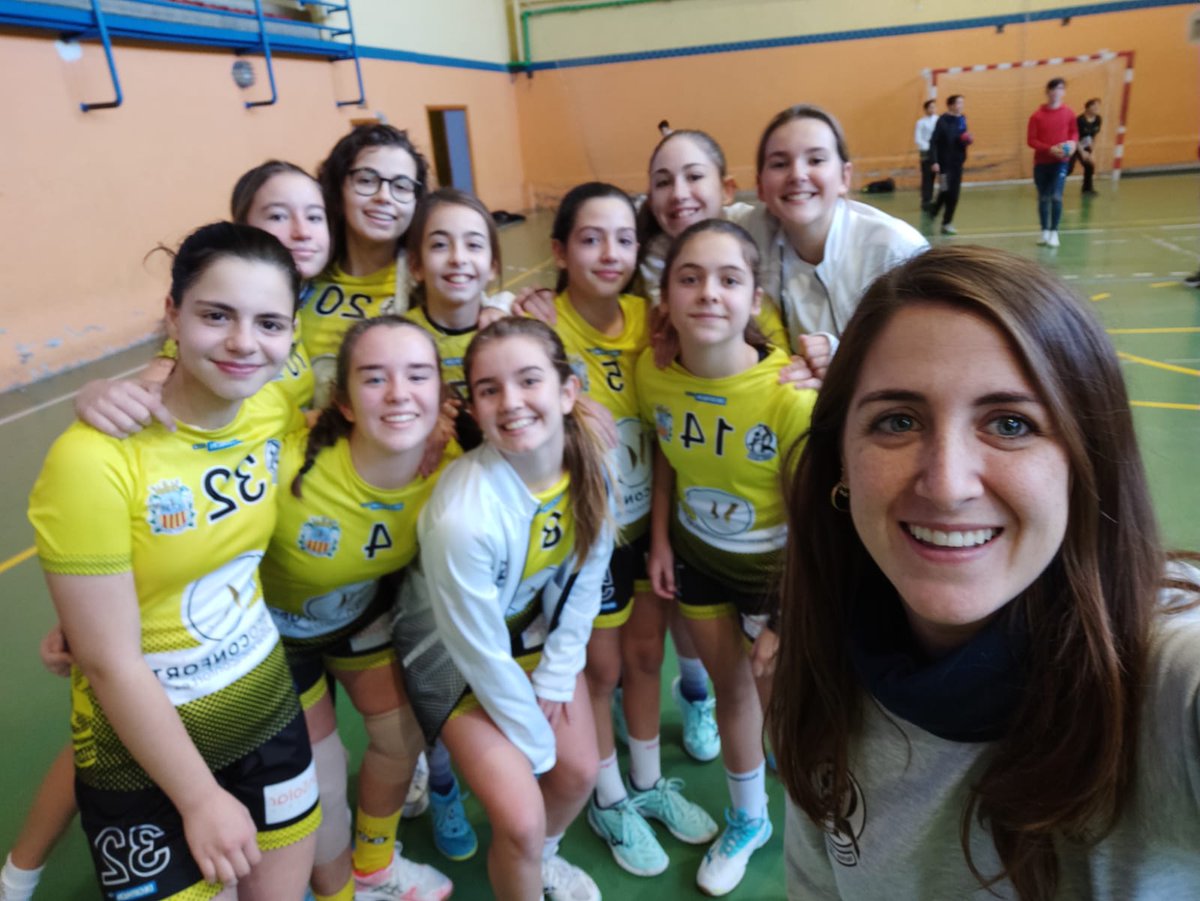 cbmmaristasalge's tweet photo. Y destacar también el partidazo de las infantiles de @CristiGeGe contra el @chalcasser que se sitúan primeras de grupo de Promoción a falta de tres jornadas. ¡Enhorabuena chicas! ¡A seguir así! https://t.co/yDUiJ2igxQ