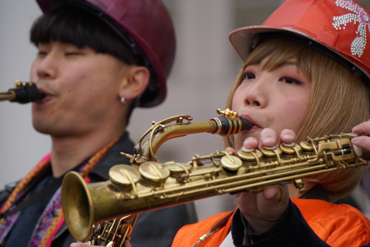 ⭐️まいまい⭐️

まいまいの オレンジな感じ🥰とっても可愛かったです✨✨

まいまいは 吹いていないときもシャッターチャンスがたくさんあって MC中もパシャパシャ📷しちゃいました💕

お化粧の感じもきょうの衣装に合っていたなぁ😊

#さいたま新都心大道芸フェスティバル
#HIBI_Chazz_K #ヒビチャズケ