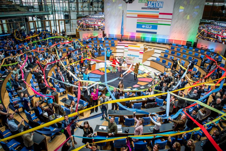 OpenShkola's tweet photo. Приглашаем на #SDGACTIONFEST Глобальный фестиваль действий по ЦУР @SDGaction SDGAction пройдёт с 1 по 3 апреля 2020 года в Бонне, Германия. 
Дедлайн подачи заявок: 13 января 2020.
Подробности и регистрация по ссылке: https://t.co/ghEyNgr1Lf
#ЦУР #SDGs #УстойчивоеРазвитие https://t.co/B2lsYHwkj5