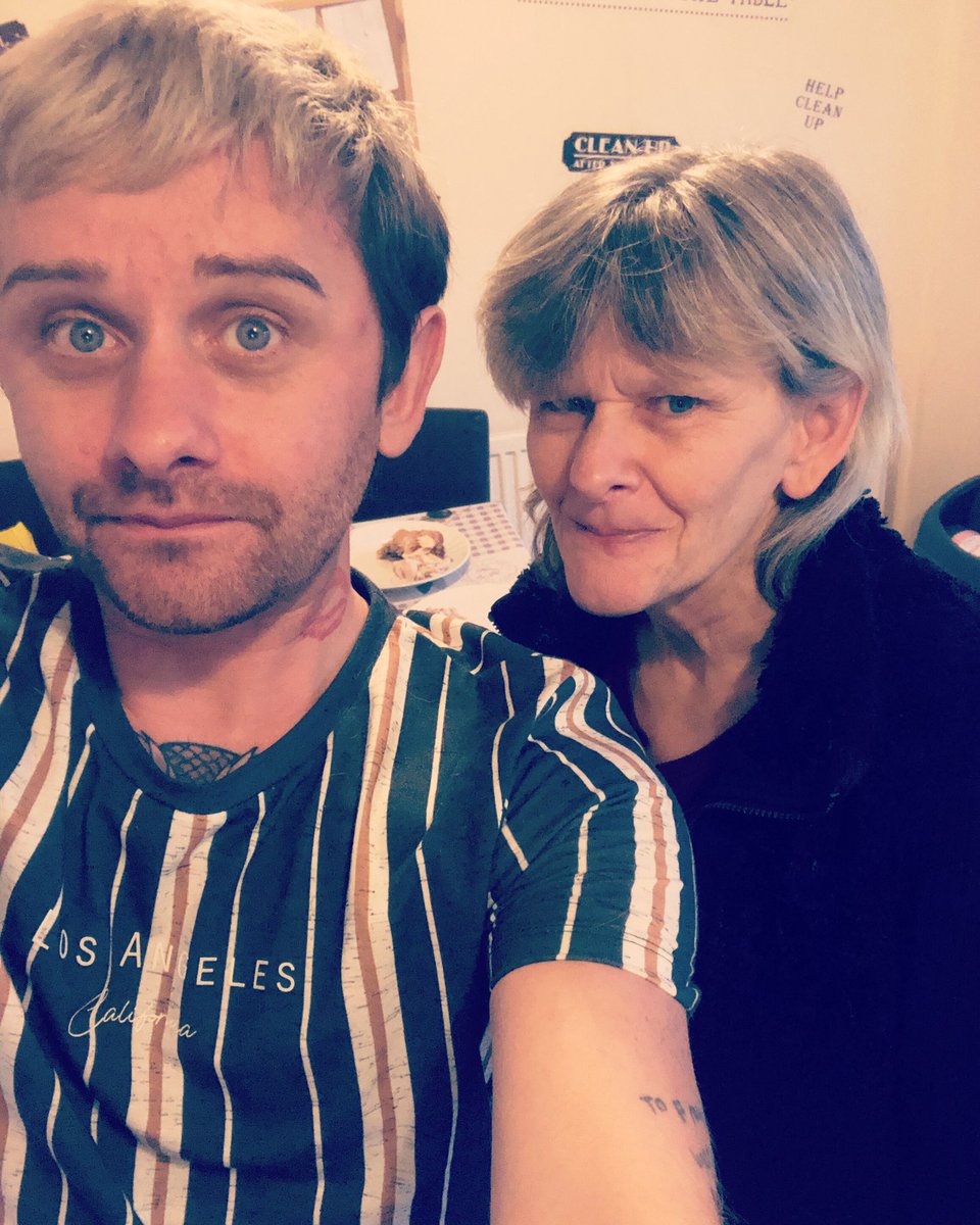 DoodleGmail's tweet photo. Sunday lunch at mother’s #gay #gayboy https://t.co/d2BMqRRlmd