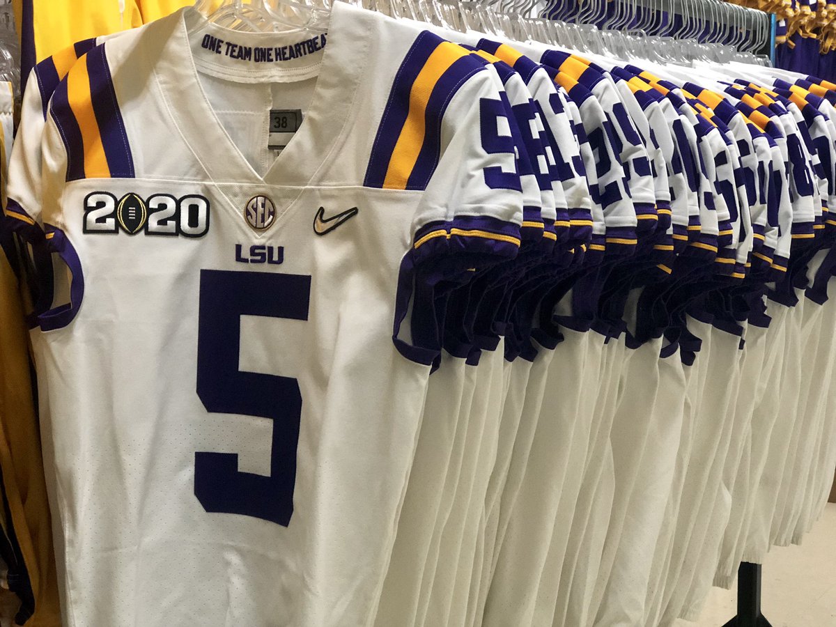 lee_sqr's tweet photo. Its almost time! I can hardly contain myself! Our Tigers are #AtHomeInTheDome this is OUR HOME, OUR TEAM, OUR TIME!
#DoItForThaBoot! #InJoeWeTrust
#OneTeamOneHeartbeat #ForeverLSU #GeauxTigers #NationalChampionship https://t.co/JHdKSKd7lR