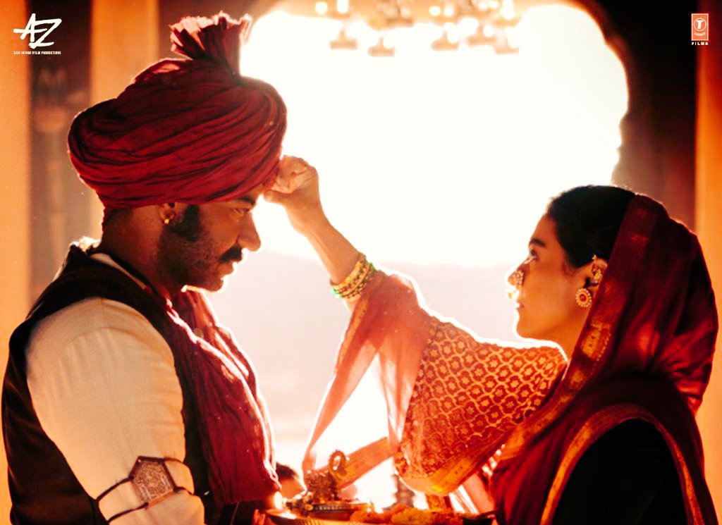 roopa_14sh's tweet photo. Your scenes together are so effortless @ajaydevgn @itsKajolD Happy to see you both together after long time & made special in this classic & ajay sir's 100th milestone movie.😍💞 #TanhajiTheUnsungWarrior #SavitribaiMalusare #TanhajiUnitesIndia #AjayDevgnKajol #TanhajiWinsHearts https://t.co/RDRxb7ieoO