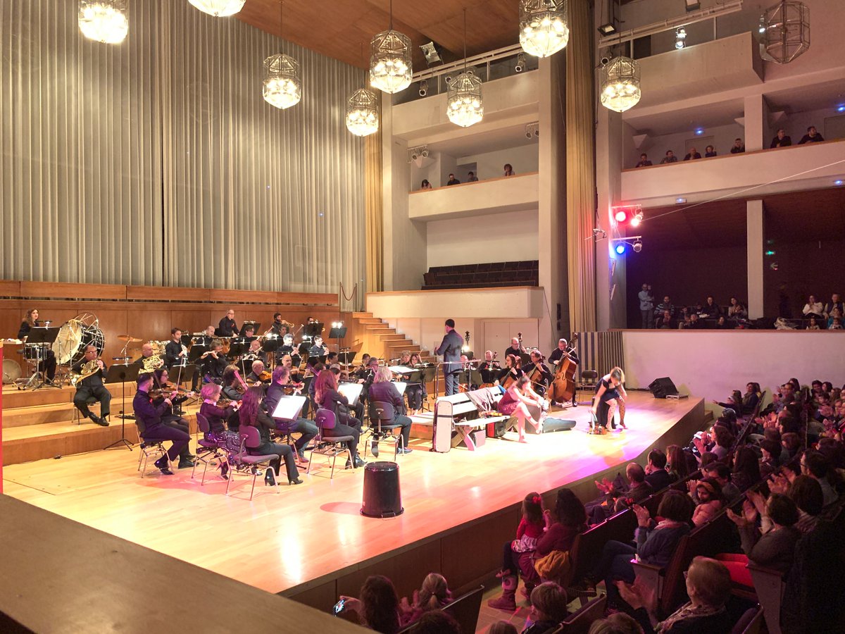Hoy en el Auditorio Manuel de Falla hemos disfrutado de uno de los conciertos #familiares - conciertos #didácticos de la temporada 2019-20 de la #OCG, montaje que se ha realizado junto con #Funanviolinistas. Todo un espectáculo visual y musical que ha encantado a chicos y grandes