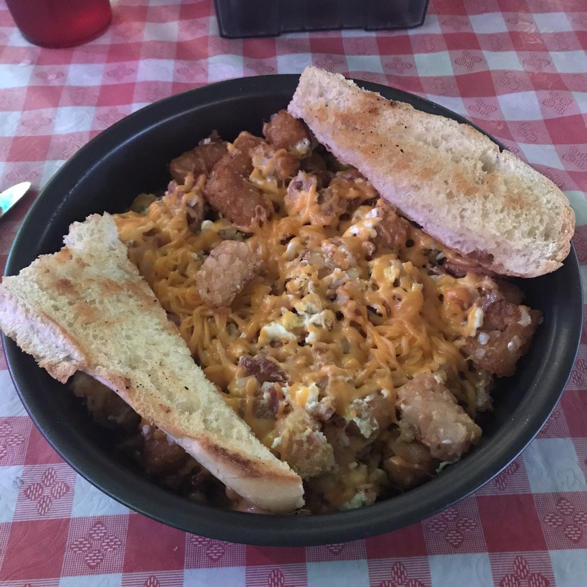 dangreenwald's tweet photo. Guys, the Hunky Scramble is no joke. If you’re looking for a good place for a relaxed Sunday brunch, this is it. #braddock #braddockpa #peppersnat #pittsburgh #yinz #yinzer https://t.co/bjUZLUvXgY
