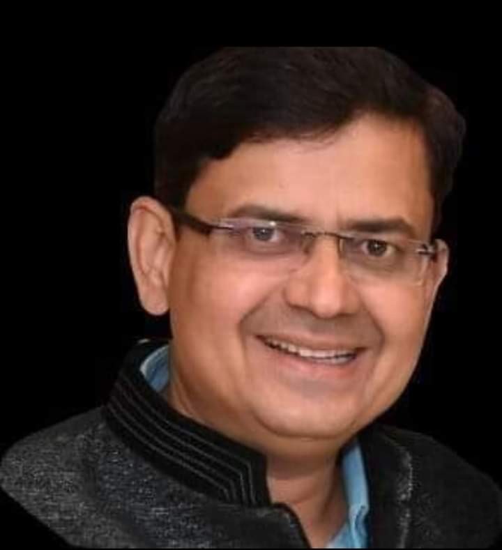 PipraRohit's tweet photo. #AnoopDubey
बिछड़ा कुछ इस अदा से कि रुत ही बदल गई,
इक शख़्स सारे शहर को वीरान कर गया।

हम जैसे हजारों युवा, आपके बिना कैसे कदम बढा पायेंगे भाईसाहब 😥😥

#i_realy_Miss_you_bhaiya 😥😥 https://t.co/yZ7PNAQVZA