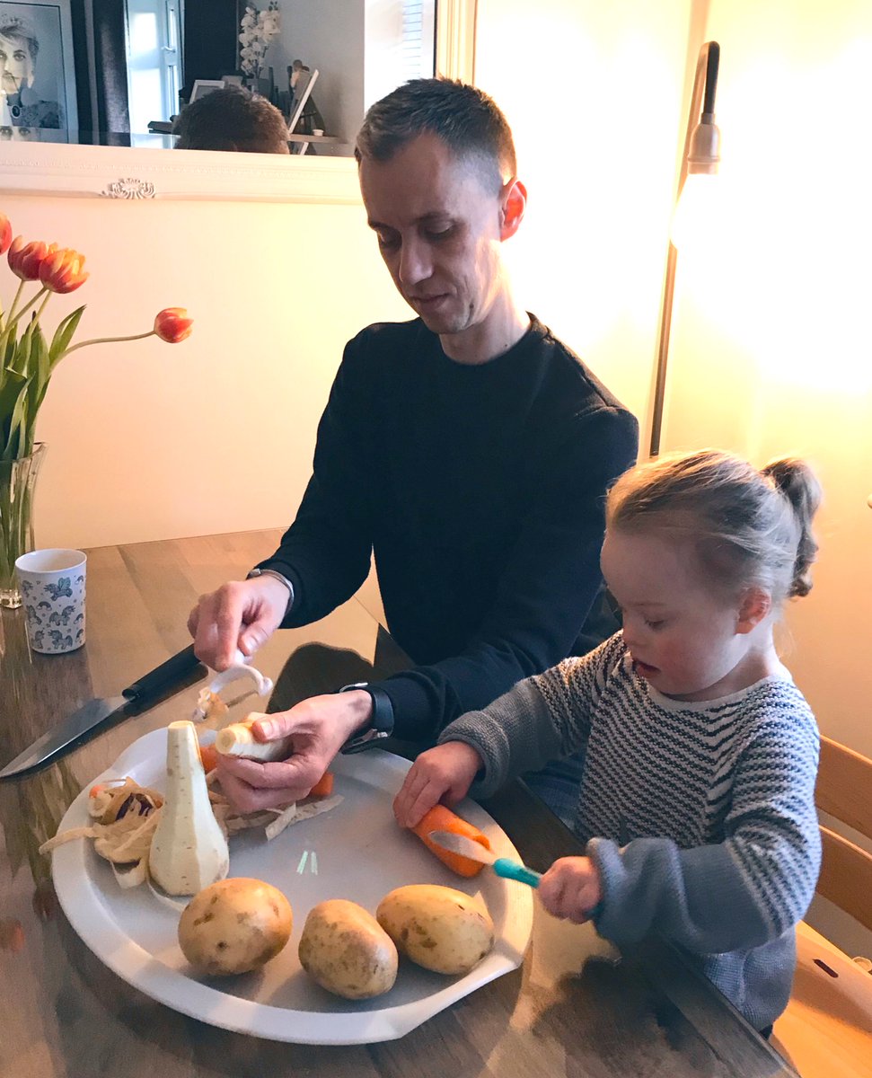 Helping Daddy prepare the veg for the roast. Cutting veg and making sandwiches are her favourite kitchen jobs 👩🏼‍🍳 #chefinthemaking #nothingdownaboutit #DownSyndrome #Independence #lifeskills