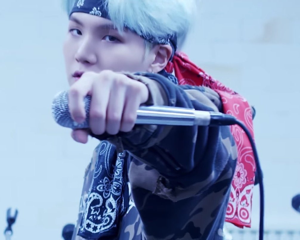 BestOfMeBestOfU's tweet photo. Aoki is beneath #Suga?
Is that why I got Mic Drop vibes? โจ๐โจ
@BTS_twt #BTS #ShadowIsHere #MAP_OF_THE_SOUL_7 #7iscoming #yoontro #micdrop #CONNECT_BTS #Connect_Suga https://t.co/gFk56aoEXQ