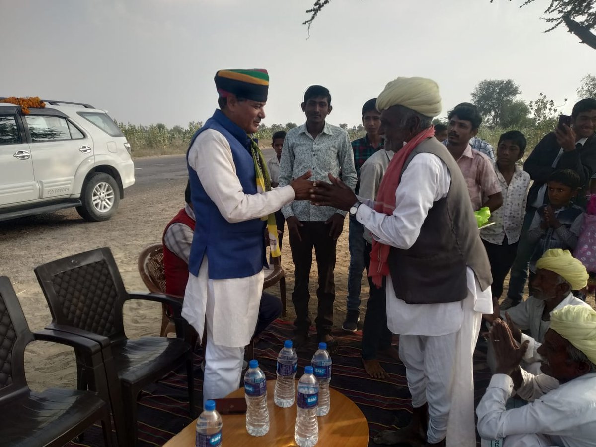 ErPukhrajgarg's tweet photo. आज शेरगढ़ विधानसभा क्षेत्र के सोलकिया तला में गर्ग समाज द्वारा भव्य स्वागत करने एवं खूब प्यार स्नेह देने के लिए सभी का आभार।
#ErPukhrajGarg
#StatePresidentRLP #MLABhopalgarh
#RLPTeamRajasthan https://t.co/03xzeYWDtm
