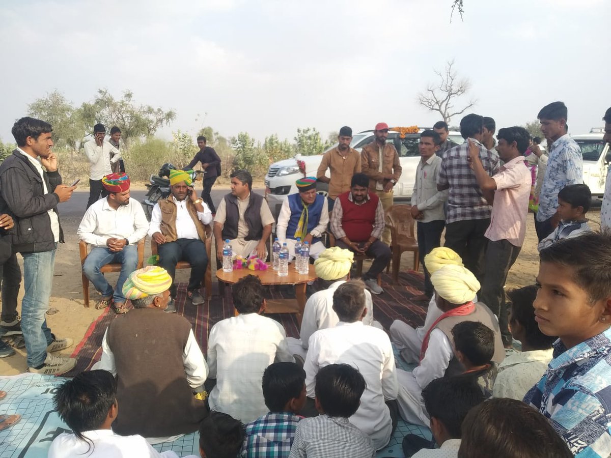 ErPukhrajgarg's tweet photo. आज शेरगढ़ विधानसभा क्षेत्र के सोलकिया तला में गर्ग समाज द्वारा भव्य स्वागत करने एवं खूब प्यार स्नेह देने के लिए सभी का आभार।
#ErPukhrajGarg
#StatePresidentRLP #MLABhopalgarh
#RLPTeamRajasthan https://t.co/03xzeYWDtm