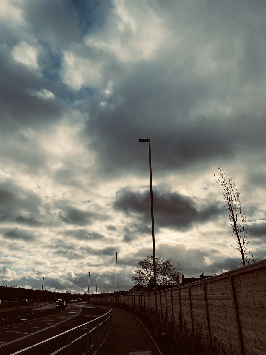 SValatkiene's tweet photo. Angry sky💨 “nothing more creative and naturally beautiful like mother nature” #Folllow #likeforlike #follobackforfolloback #sky #uk #nature #MotherNature #tweetme https://t.co/5bOa0OiYh1