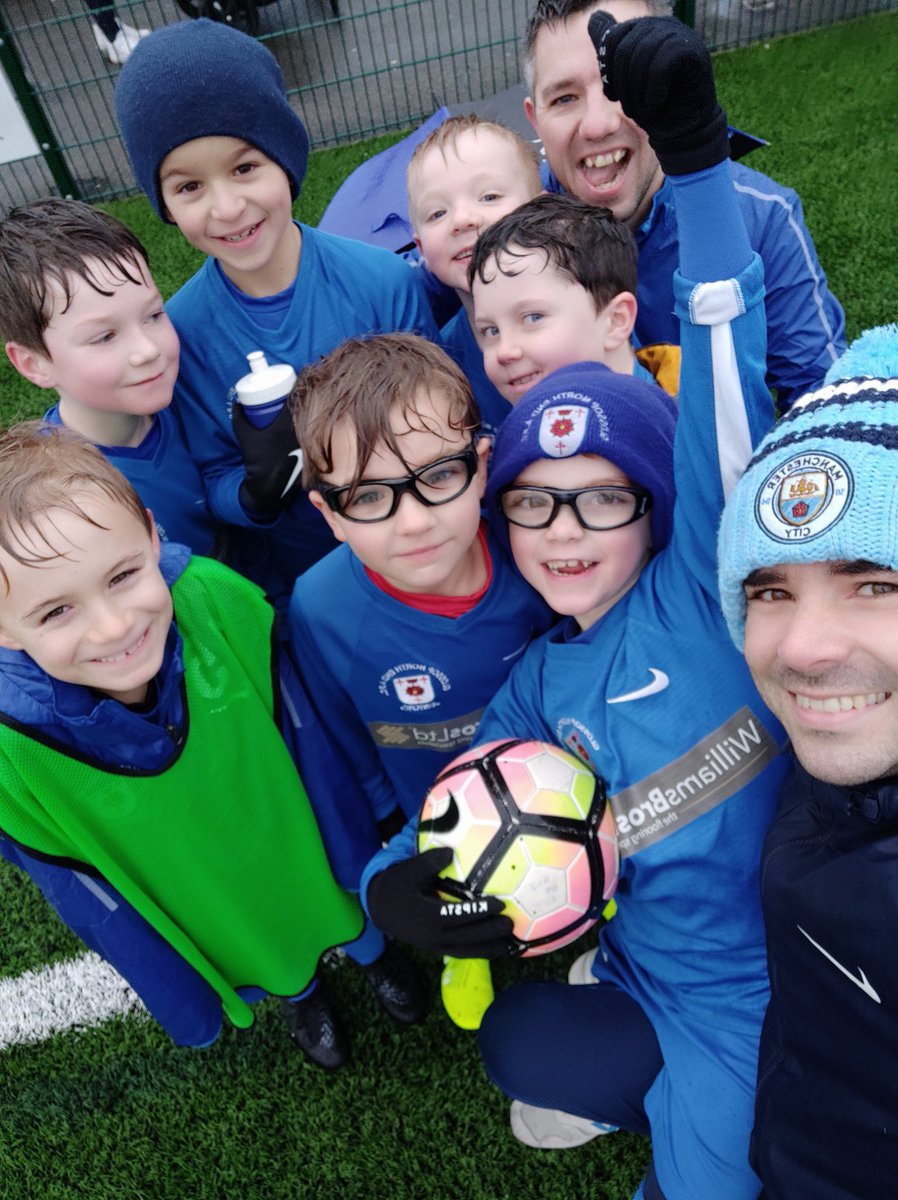 Great to be back to it with lots of matches this weekend across our  @GneU8s and u7s (this is our u7s Blues). It's so rewarding to be able to coach both age groups and to be involved in #foundationphase football 💙⚽ with an amazing bunch of kids #smilinginthe🌧️ @glossopjuniors