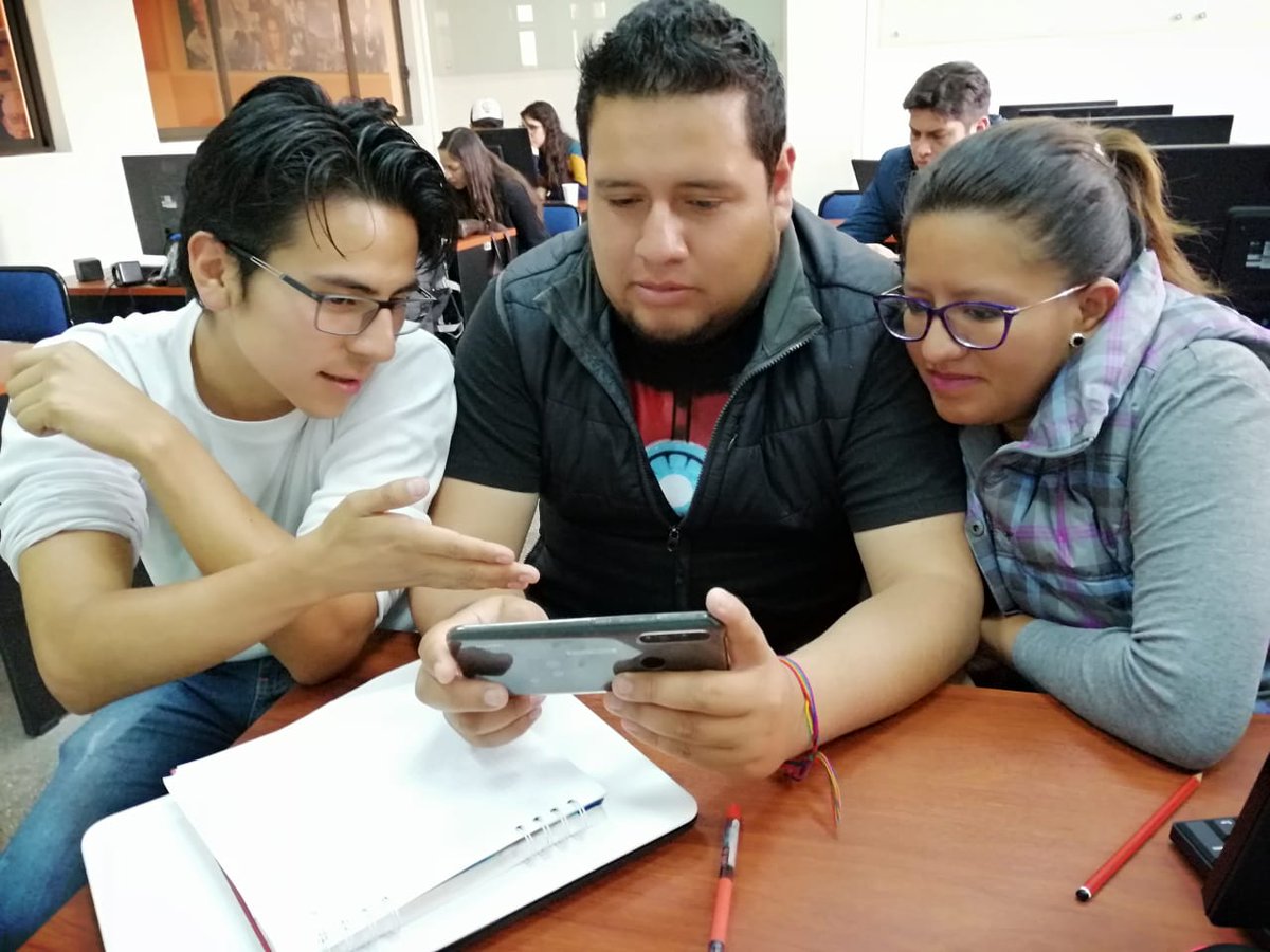 blasgarzon's tweet photo. Prácticas del módulo "Gestión de la industria audiovisual" con @leonardordonez1 Maestría en #GestiónCultural @upsalesiana sede  #Cuenca #PosgradosUPS https://t.co/y6q8NdYdPK