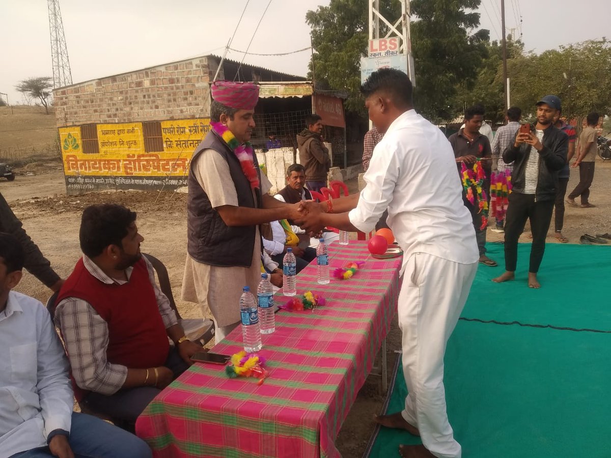 ErPukhrajgarg's tweet photo. आज शेरगढ़ विधानसभा क्षेत्र के गांव कढो की ढाणी बीरमदेवगढ में #रालोपा कार्यकर्ताओं एवँ ग्रामवासियों द्वारा भव्य स्वागत करने एवं खूब प्यार स्नेह देने के लिए सभी का आभार।
#ErPukhrajGarg
#StatePresidentRLP #MLABhopalgarh
#RLPTeamRajasthan https://t.co/6TSAJRtZYi