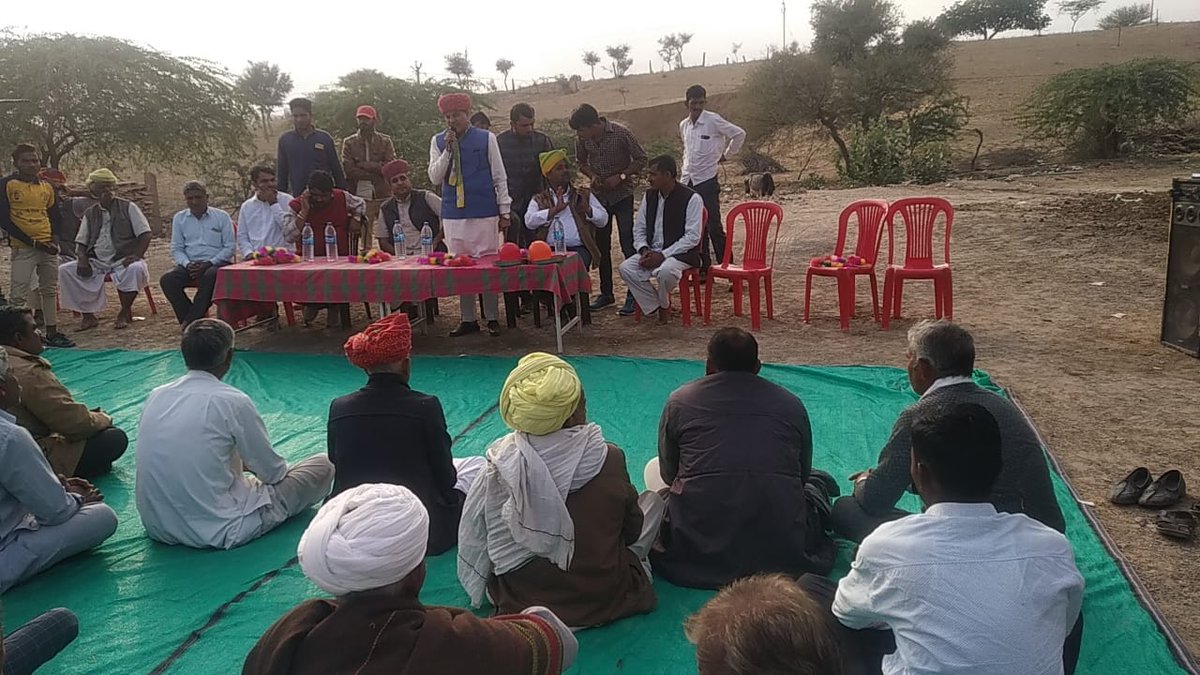 ErPukhrajgarg's tweet photo. आज शेरगढ़ विधानसभा क्षेत्र के गांव कढो की ढाणी बीरमदेवगढ में #रालोपा कार्यकर्ताओं एवँ ग्रामवासियों द्वारा भव्य स्वागत करने एवं खूब प्यार स्नेह देने के लिए सभी का आभार।
#ErPukhrajGarg
#StatePresidentRLP #MLABhopalgarh
#RLPTeamRajasthan https://t.co/6TSAJRtZYi