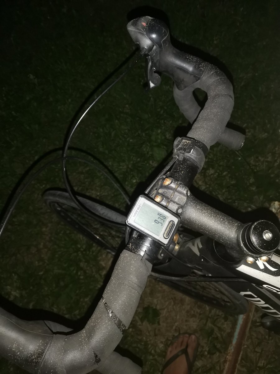 NoelAngelo88's tweet photo. ashfall is real af. few mins lang to. parang crinkles na luma na tong bike ko. may amoy din yung paligid. 

parañaque. https://t.co/wH2hKj0pGv