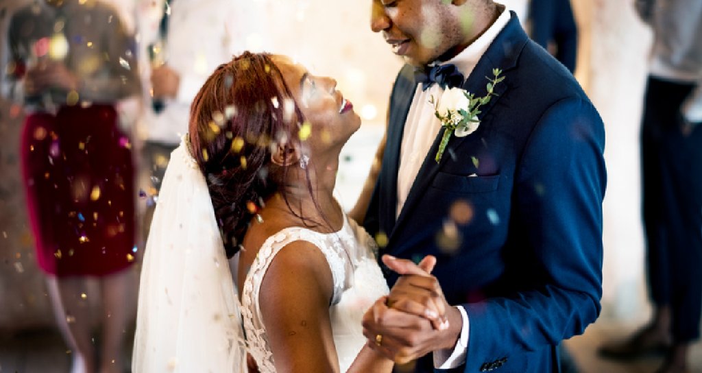 WebMD's tweet photo. Marriage has been said to deflect depression, stave off stress, even help people live longer. Now a new study says it may also decrease your chance of developing dementia. https://t.co/hEvRxTYjp4 https://t.co/ZnqihH1iPP
