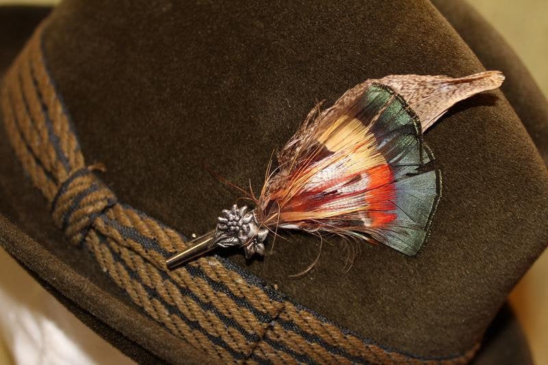 atticesoterica's tweet photo. Vintage Olive Green Dobbs Velour Fedora Trilby Tyrolean Alpine Men's Hat Size 7 1/8 https://t.co/SuajUBponM #Vintage #Antiques #Etsy #AtticEsoterica #Collectibles #DobbsHat https://t.co/Laa7yzqJiK
