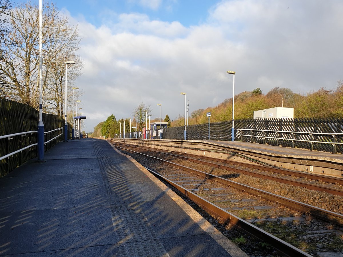 Tall_Controller's tweet photo. So after a quick walk from Settle to Giggleswick, I'm now on the Bentham Line which runs up from Leeds to Lancaster. Even the sun has come out! #BenthamLine @TheBenthamLine https://t.co/pmlwIsYGCA