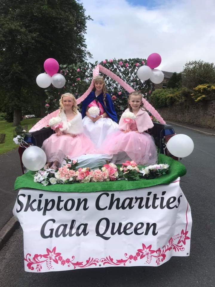 skipton_gala's tweet photo. It's that time of year 🤩🤩

We are now taking applications for our 2020 Gala Queen and attendants!

If your child would like to audition, apply now at https://t.co/c1yIwD197S and we will see you at 1pm on Sunday 15 Mar 2020, Rendezvous Hotel, for the auditions! https://t.co/5BYKYYHwuD