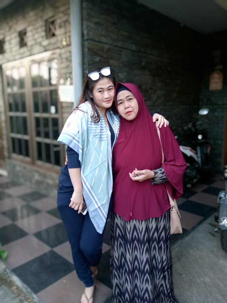 riniastute's tweet photo. kangen sekali mama :( https://t.co/bw6HB8HARY