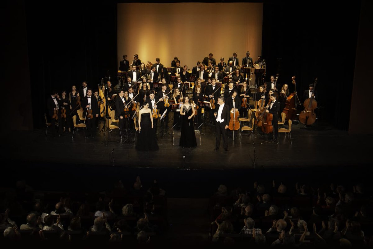 Noche mágica la de ayer en el Teatro Buero Vallejo de #Alcorcón. Gracias a todos los que nos acompañásteis y enhorabuena a la <a href="/BarbieriSO/">Barbieri Symphony</a> y a los solistas <a href="/ariadnamtnz/">Ariadna Martinez</a> y Francisco Pardo, es un lujo compartir escenario con vosotr@s.
📸 <a href="/PJGarcinuno/">Patricia J. Garcinuño ⚡</a>