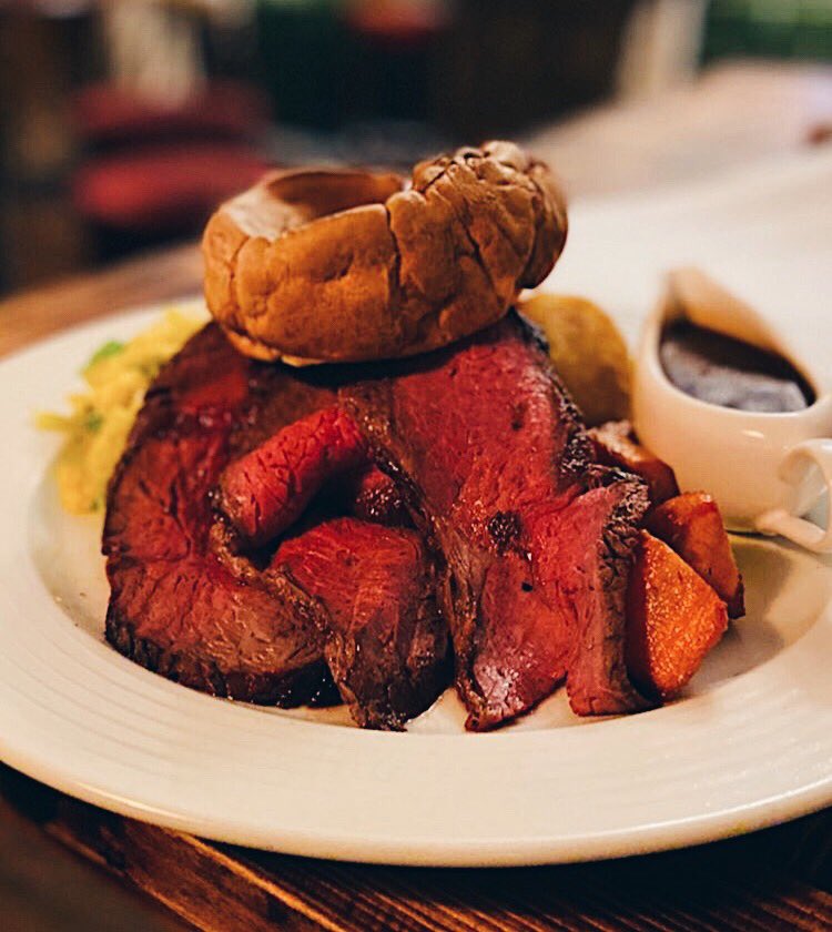 Looking for the perfect #SundayRoast ... Look no further 😍 Choose from beef, lamb, chicken, hog or nut roast!
