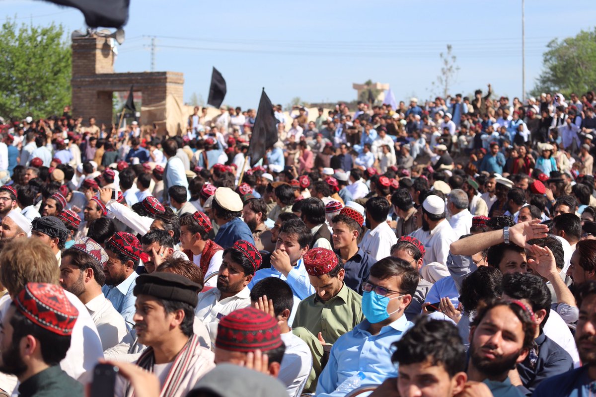 PashtunSafi's tweet photo. #pppPMLn
#ANP
و حکومتی پارٹی کی اپنی مجبوریاں ہوسکتی ہیں مگر عام عوام جبر کے نظام سے بیزاری کا اظہار کررہے ہیں انکو نہیں دبایا جاسکتا مزید
#PashtunLongMarch2Bannu
#PTM #Bannu https://t.co/0Ei7T5S3fC