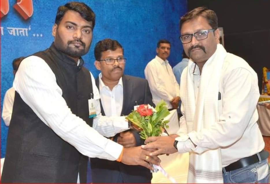 sake_suraj's tweet photo. आज माझा दिवस आहे असं म्हणायला काही हरकत नाही कारण मला समाजात ताठ मानेने चालायला ज्यांनी शिकवलं ते आई वडीलानंतरचे पहिले गुरू आ. सुनीलजी तुरुकमाणे सर यांचा शैक्षणिक, सामाजिक, सांस्कृतिक क्षेत्रातील योगदाना बद्दल डाँ हुलसुरे सर यांनी आयोजित केलेल्या कार्यक्रमात https://t.co/8ezGjLeCea