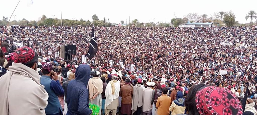 PashtunSafi's tweet photo. #pppPMLn
#ANP
و حکومتی پارٹی کی اپنی مجبوریاں ہوسکتی ہیں مگر عام عوام جبر کے نظام سے بیزاری کا اظہار کررہے ہیں انکو نہیں دبایا جاسکتا مزید
#PashtunLongMarch2Bannu
#PTM #Bannu https://t.co/0Ei7T5S3fC