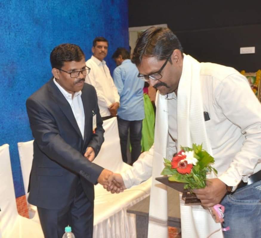 sake_suraj's tweet photo. आज माझा दिवस आहे असं म्हणायला काही हरकत नाही कारण मला समाजात ताठ मानेने चालायला ज्यांनी शिकवलं ते आई वडीलानंतरचे पहिले गुरू आ. सुनीलजी तुरुकमाणे सर यांचा शैक्षणिक, सामाजिक, सांस्कृतिक क्षेत्रातील योगदाना बद्दल डाँ हुलसुरे सर यांनी आयोजित केलेल्या कार्यक्रमात https://t.co/8ezGjLeCea