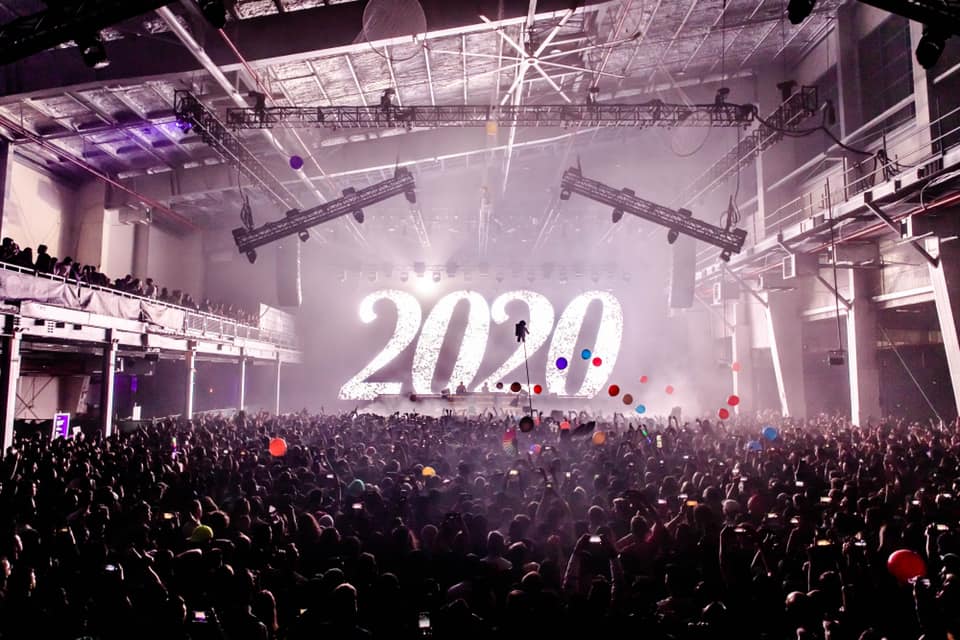 ozclubbers's tweet photo. #Above & Beyond Throw Massive NYE #Rave in the #Bronx
#above #above&beyond #aleksandervinter #anjunabeats #anjunadeep #best #Beyond brought #Bronx #DeepHouse #EDMEvents #EventReviews #FeaturedTracks #Genix #headline #huge #Music #newyork #noxvahn #putting #Rave #their #T... https://t.co/v4VEnWuKSO