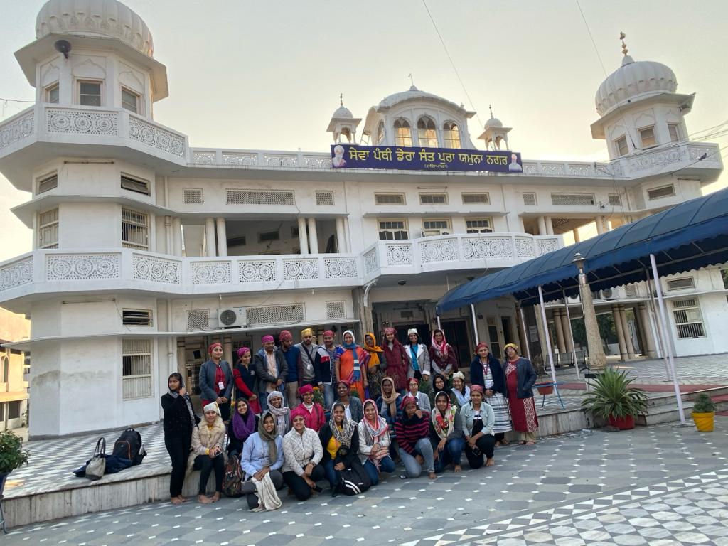 VVIKAS1990's tweet photo. @EBSB_MHRD #GNITSHYD #GGSCOP Visit to Gurudwara https://t.co/ShlNBFWLkF